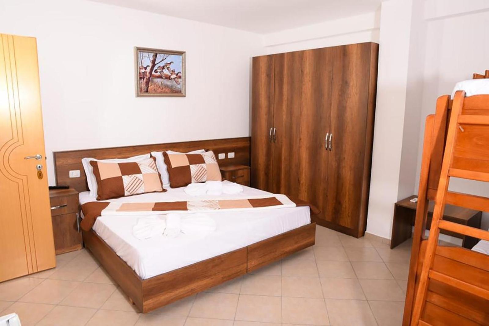 Vila Oxinn Kryemëdhej Esterno foto